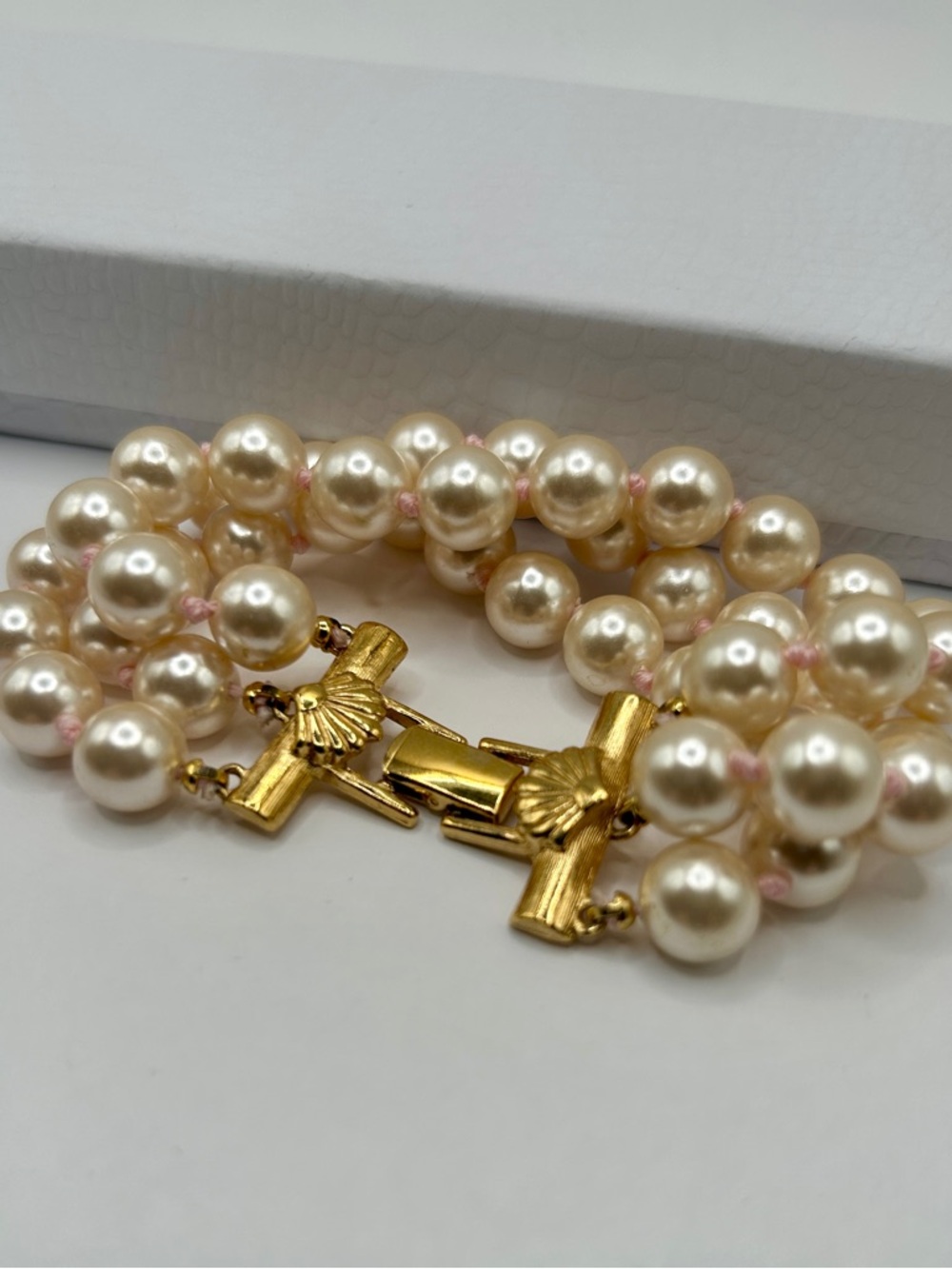 1980’s Richelieu Pink Pearl 10mm Triple Strand Bracelet 10k Gold Clasp - Picture 11 of 16